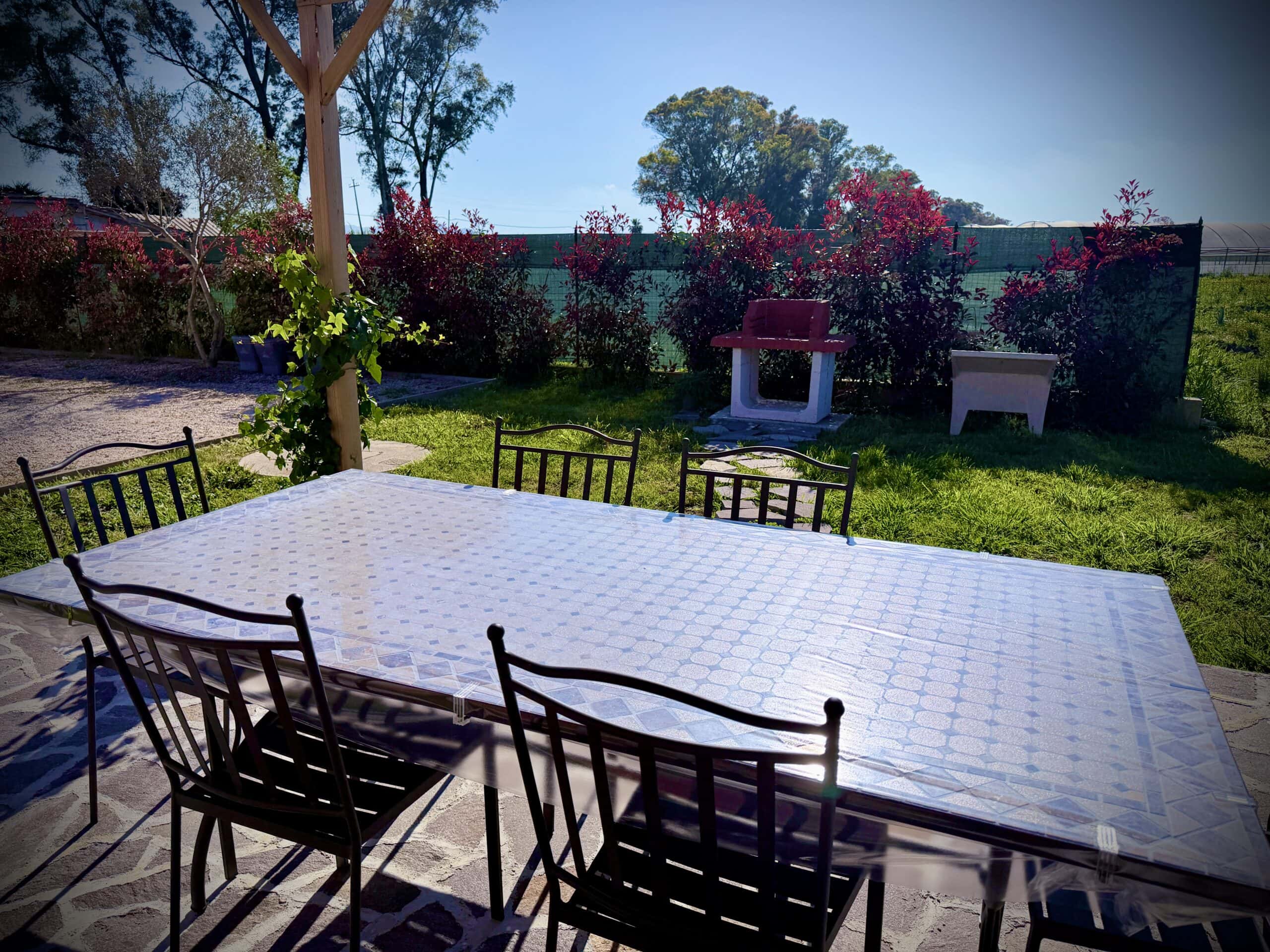 Grill neben der Pergola
