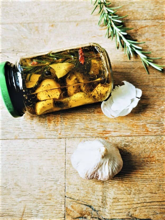 Rezept: leckerer eingelegter Knoblauch in Öl - Cappotella Rezept: leckerer eingelegter Knoblauch in Öl - Cappotella