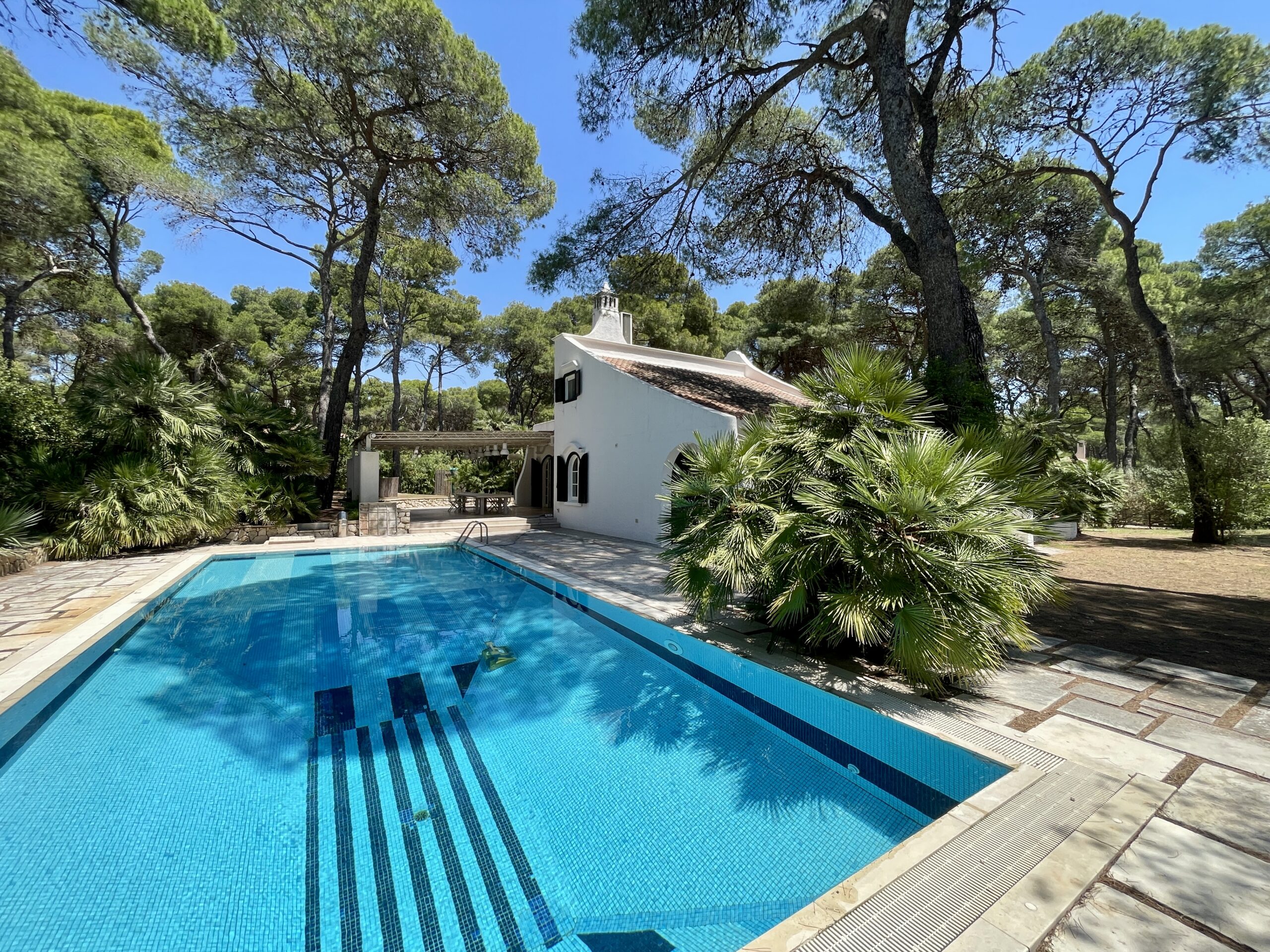 Stunning villa in exclusive gated community on the sea