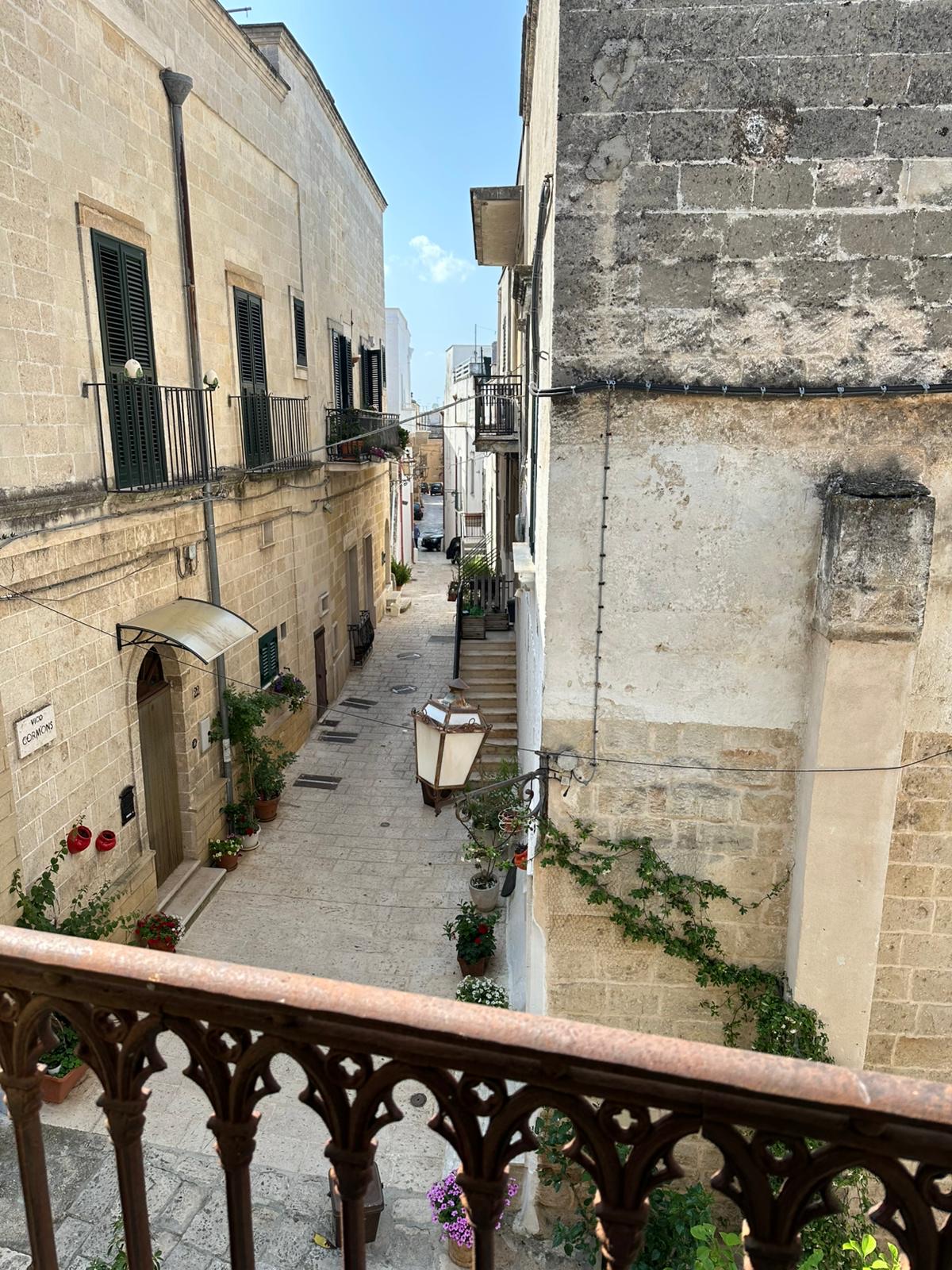 STUNNING TOWNHOUSE – IN THE HEART OF ORIA