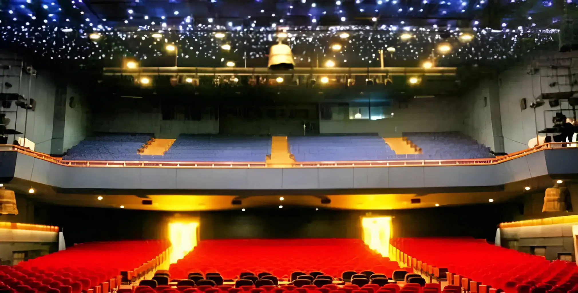 Seating chart of Red Theatre, viewed from the stage towards the audience.