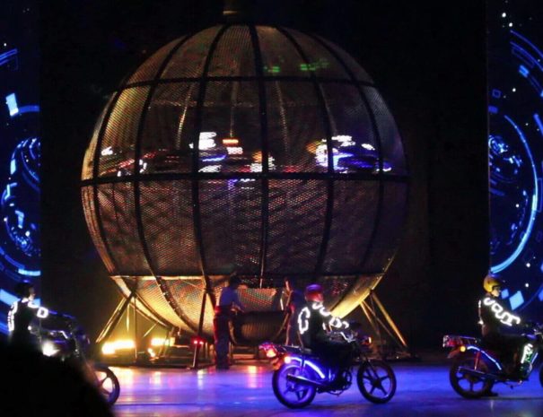 Chaoyang Theatre - Acrobatics Show