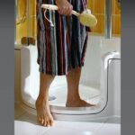 Baignoire à porte combiné douche