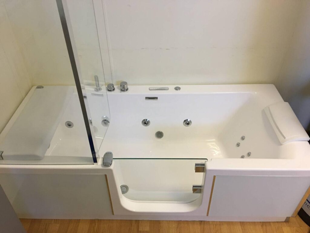 combiné bain douche sénior baignoire à porte kineduo kinedo