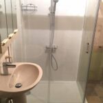 Remplacement baignoire par douche sécurisée senior