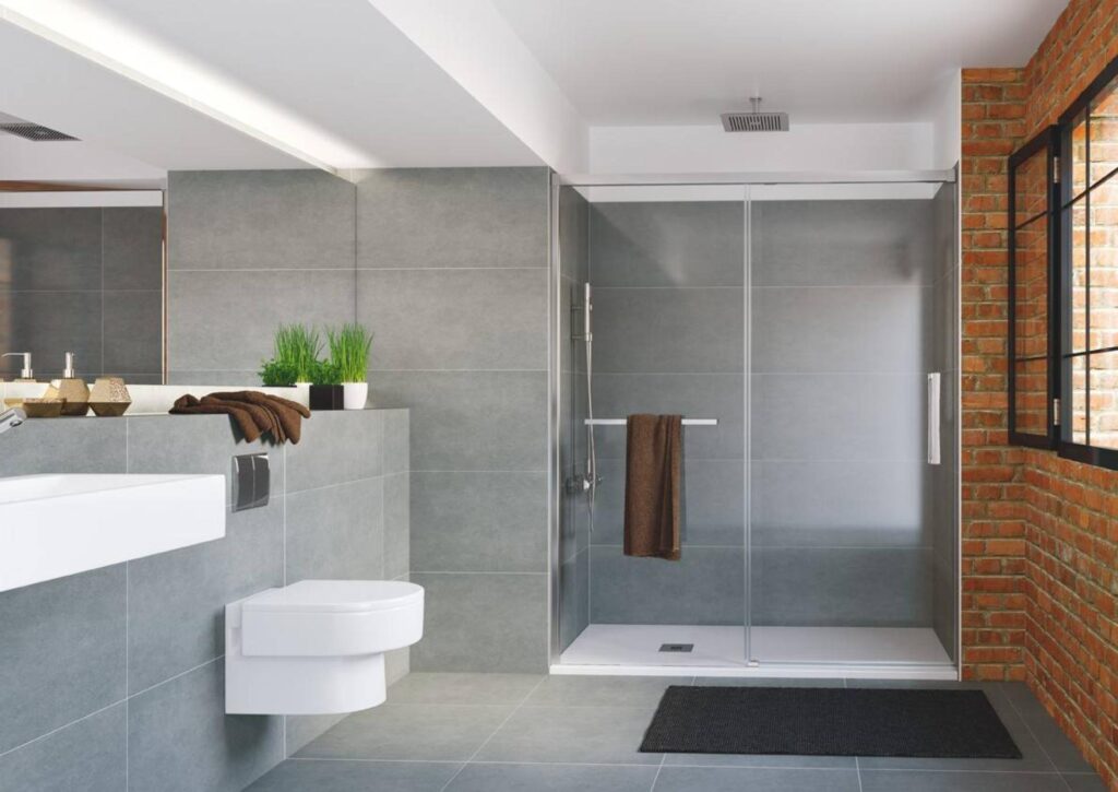 Remplacement baignoire par douche sécurisée senior