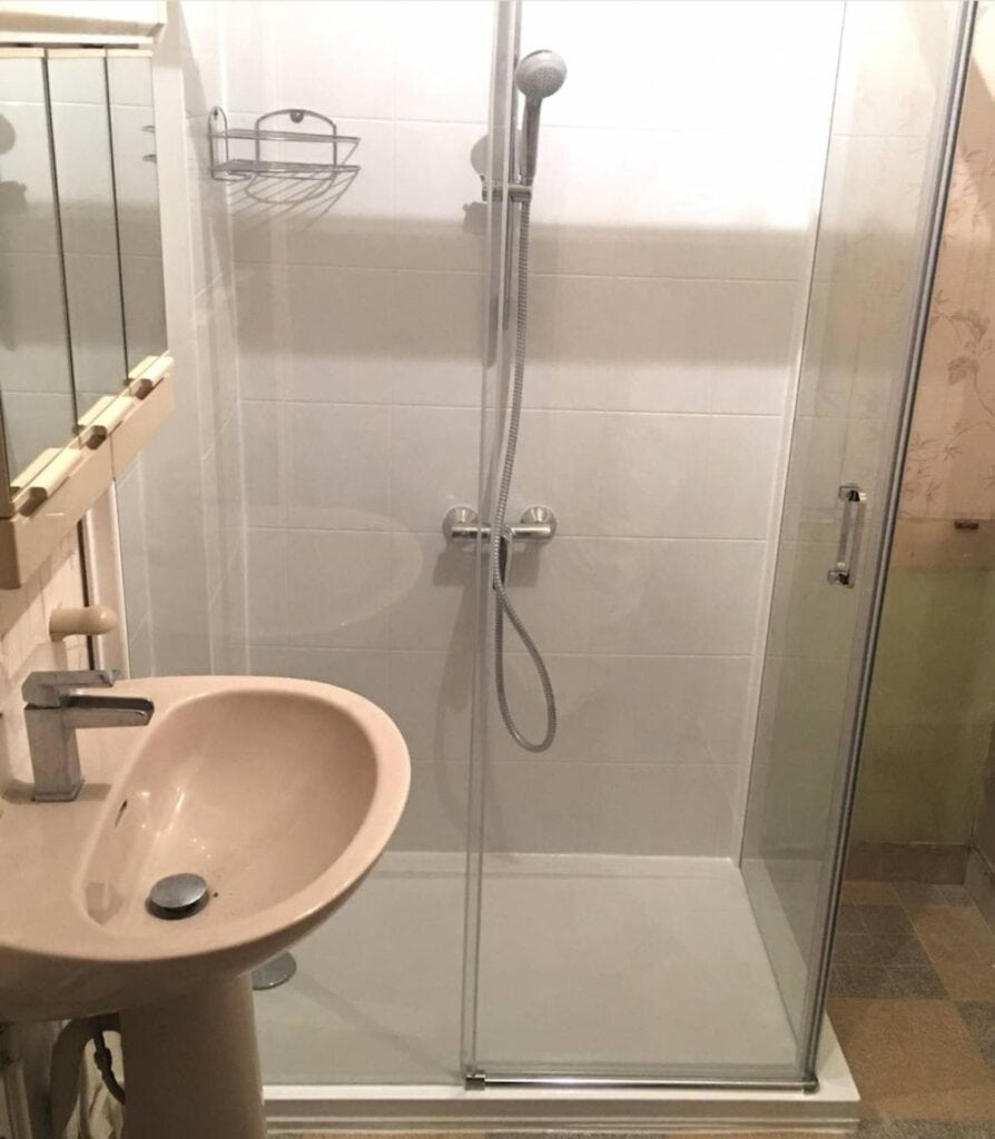Remplacement baignoire par douche sécurisée senior