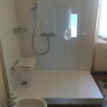 Remplacement baignoire par douche senior sécurisée