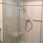 Remplacement baignoire par douche senior sécurisée