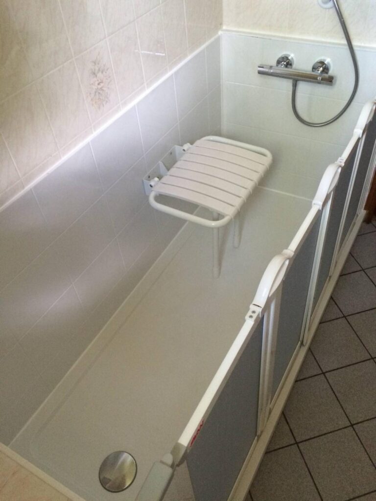 Remplacement baignoire par douche senior sécurisée