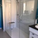 Remplacement de Baignoire par douche sénior sécurisée Kinedo à Sainte Geneviève des Bois Essonne (91) IdF