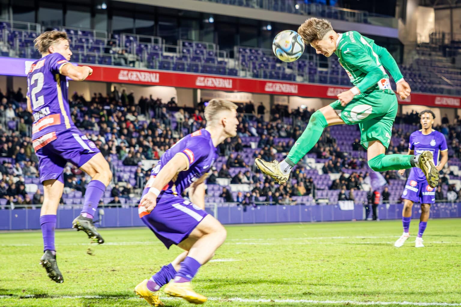 Rapid Spieler Jovan Zivkovitc beim Spiel gegen Austria Wien