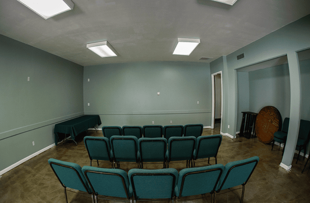 A room with chairs set up