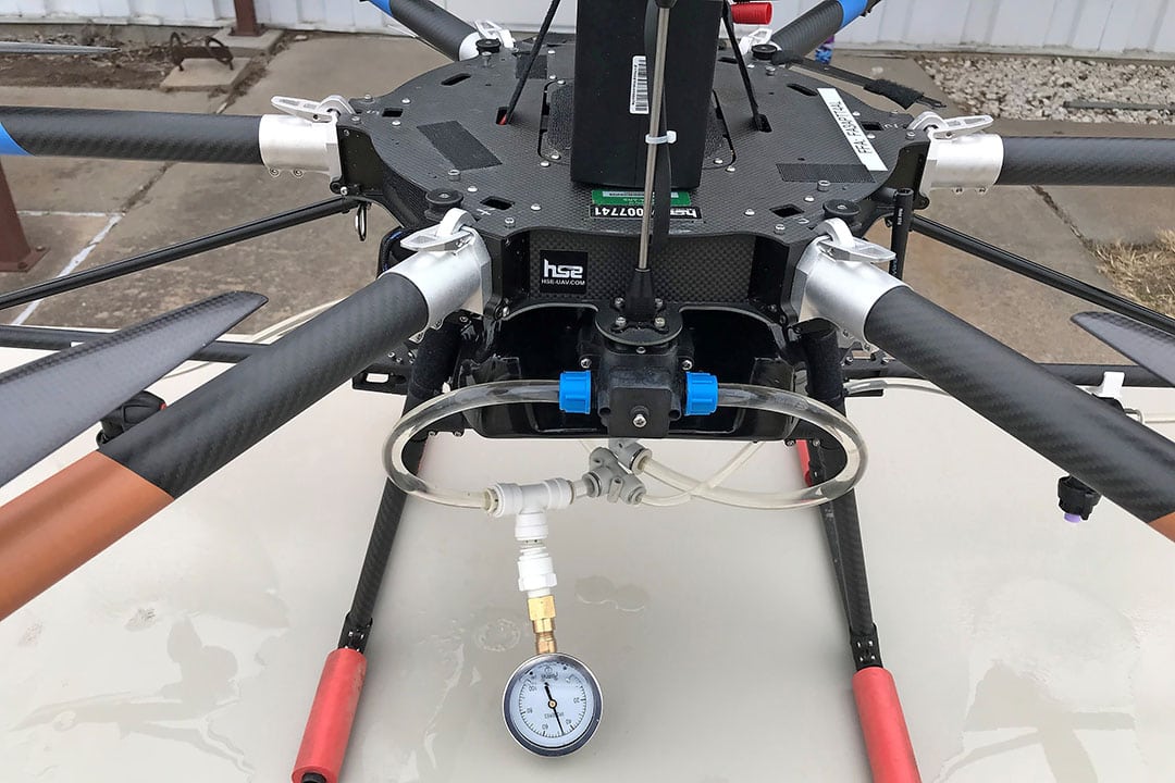 Few spray drones are equipped with a pressure gauge, despite it being essential for calibrating sprayers and checking rates and nozzle operating parameters. - Photo: Daniel Martin