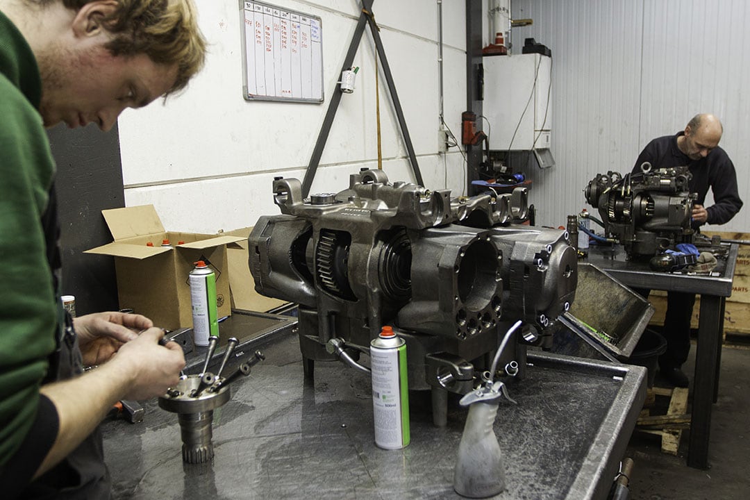 Rebuilding Fendt Vario transmissions at an independent specialist workshop in the Netherlands. - Photo: Ronald Hissink