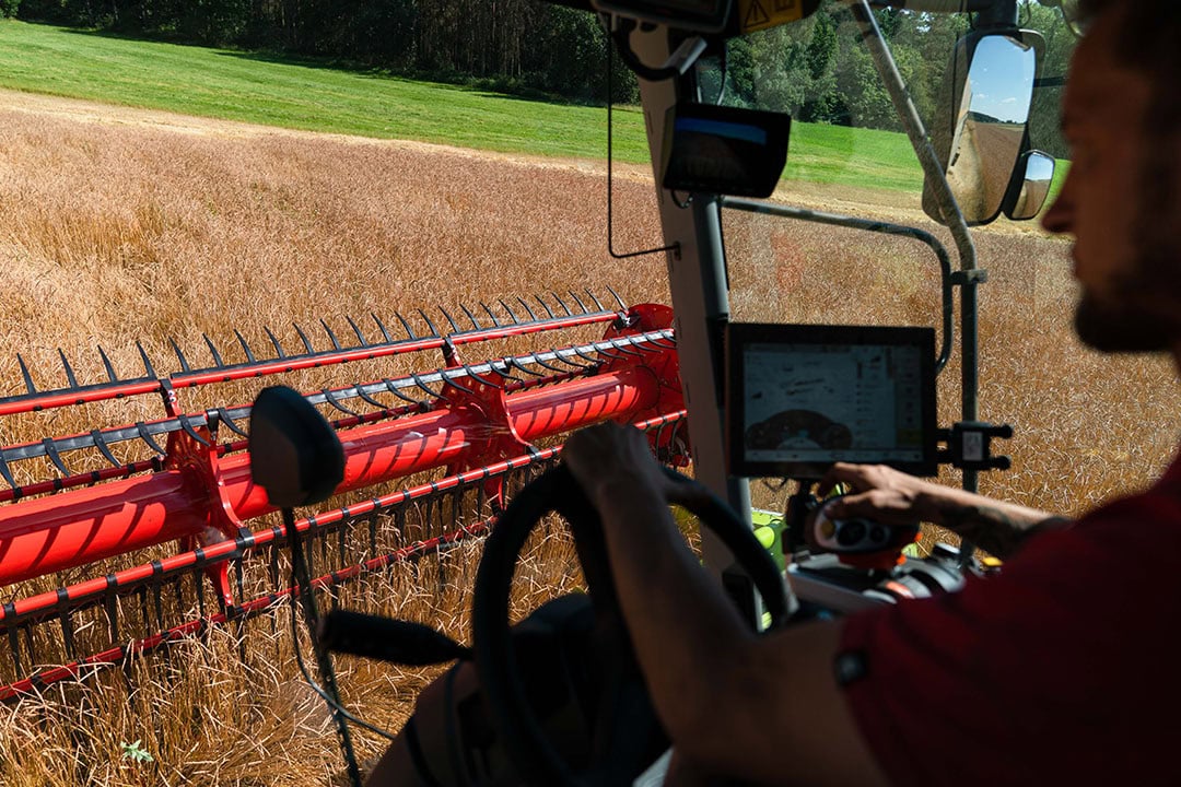 Many farmers are seeking to expand the acreage within their operation to maximize return on equipment costs. - Photo: Nicolas Armer/DPA