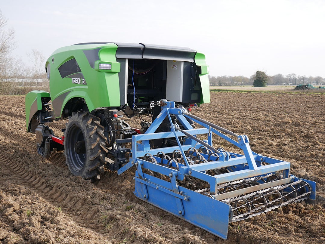 Robotic tractors like this Sitia Trektor have a relatively low entry barrier as they can work with existing implements and machines. This attracts farmers to take their first ‘autonomous steps’. - Photo: Sitia