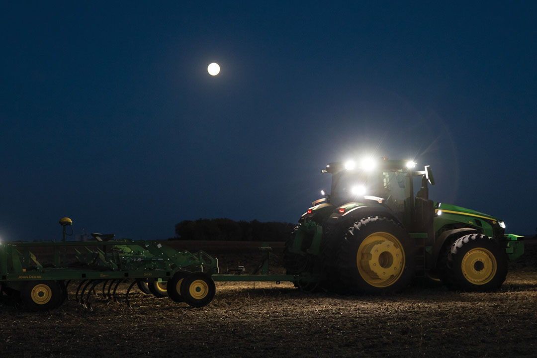 The autonomous 8R Tractor can prepare over 325 acres of soil in 24 hours. - Photo: John Deere