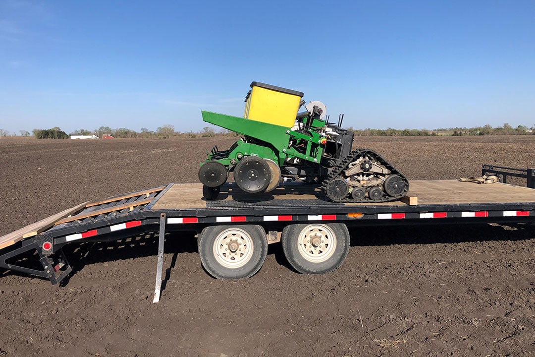 The autonomous planter can be easily transported to and from the field thanks to its limited size and weight.