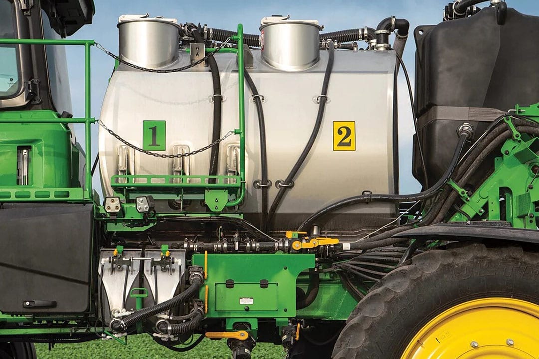 See & Spray Ultimate features a split tank with dual-product capability that helps farmers better control weeds and battle herbicide resistance. - Photo: John Deere