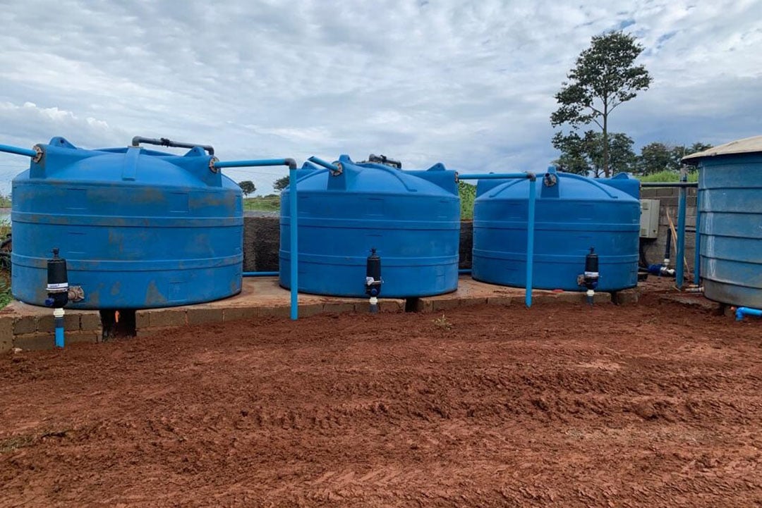 Water storage tanks, from which the fields are irrigated. - Photo: Lucas Batista