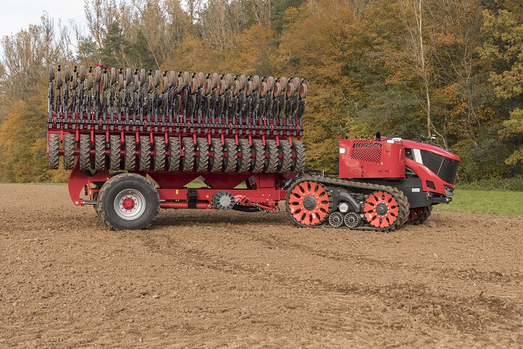 The length of the combination is only 10,3 m and the RO 1 currently has a hydrostatic driveline. In future, Horsch plans to integrate a cvt transmission.