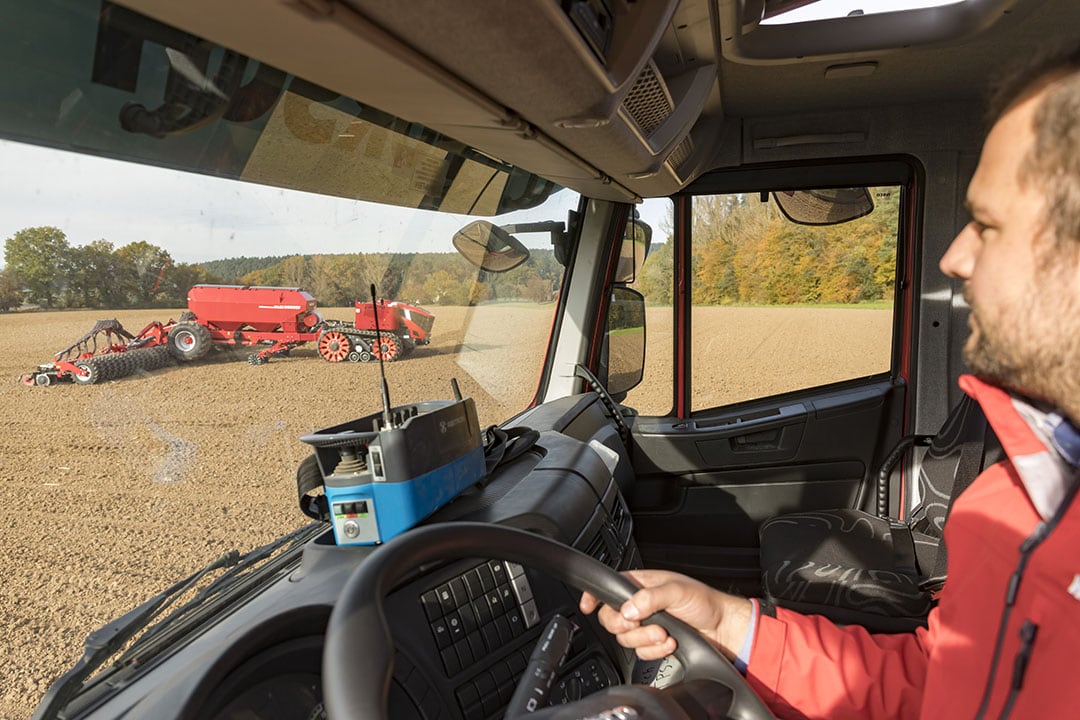 While the robot does its job autonomously, the operator has a supervising and monitoring role and can deal with logistics tasks such as supplying fuel, seed and fertiliser.