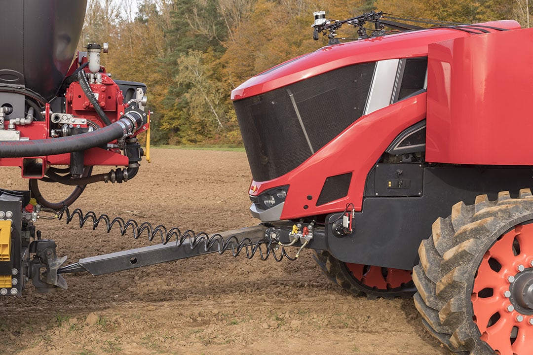 The RO 1 is not intended to drive itself from field to field on public roads. For this purpose, Horsch uses its known lorry shuttle system.