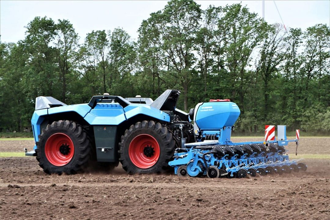 The robot is here equipped with a Lemken Azurit 10 seeder. - Photo: Annelies Bakker