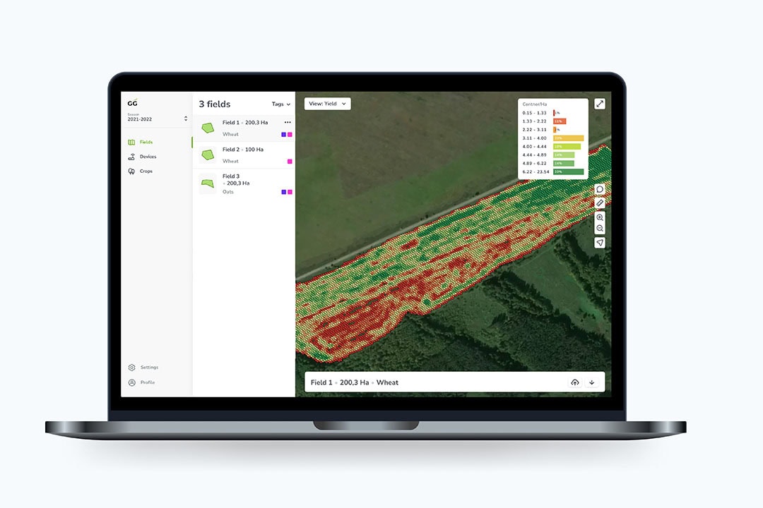 During harvest, yield data is collected directly from harvesting machines and is analysed and presented in real-time as a heat map, letting the farmer see zones with high and low productivity in real-time while in the office. - Photo: Green Growth