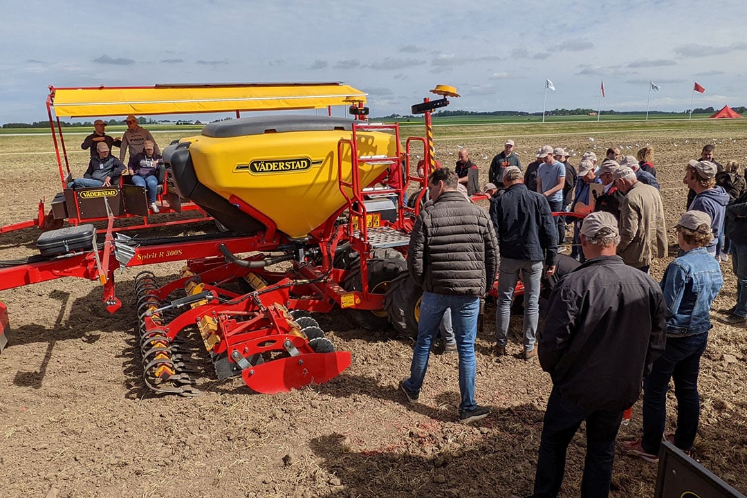 Mid-June, a group of some 30 Dutch and Belgian farmers, contractors and dealers visited Väderstad on the invitation of Belgian/Dutch importer Homburg.