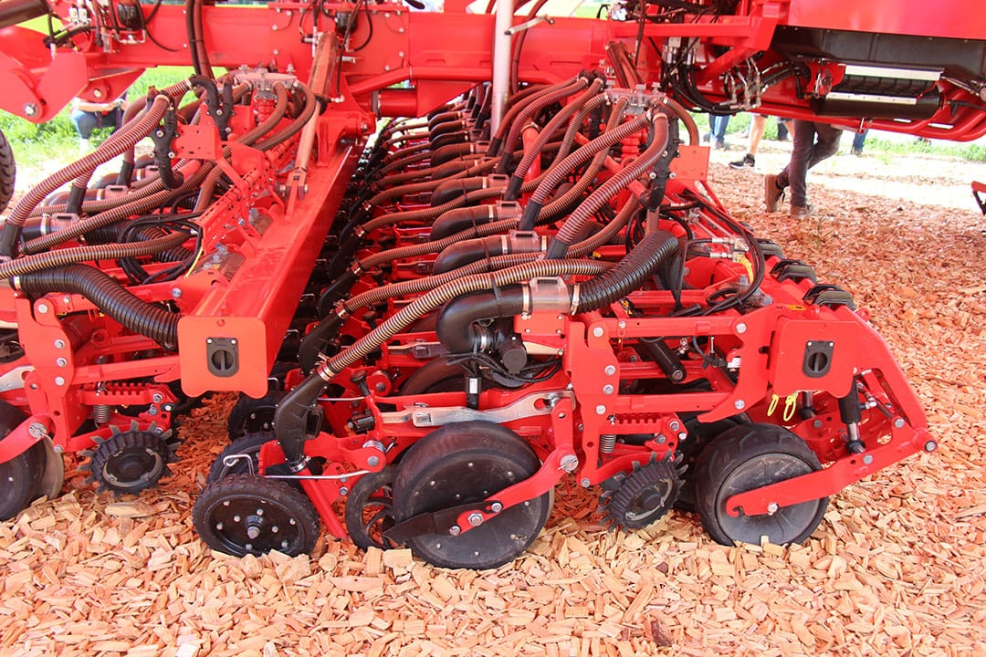 A close-up of the new Proceed seed drill setup with from right to left: pre-seeding consolidation, row cleaning, the Tempo seed units with stop wheel and closing wheels. There’s two of these configurations on this machine.