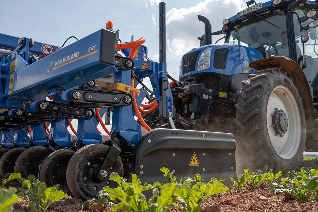 Zasso and AGXTEND present, for the first time in the field, the XPower XPR Concept, an electric weeding solution for row crops.