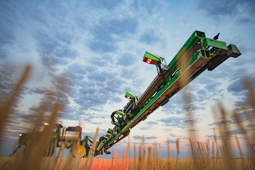 Green-on-brown selective spraying helps save farmers up to 90% on their chemical costs, Rometron claims. - Photo: Rometron