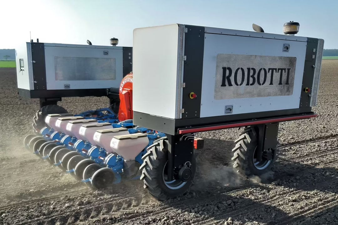 German distributor geo-konzept recently added field robots from Danish AgroIntelli and Dutch AgXeed to their offerings. - Photo: geo-konzept