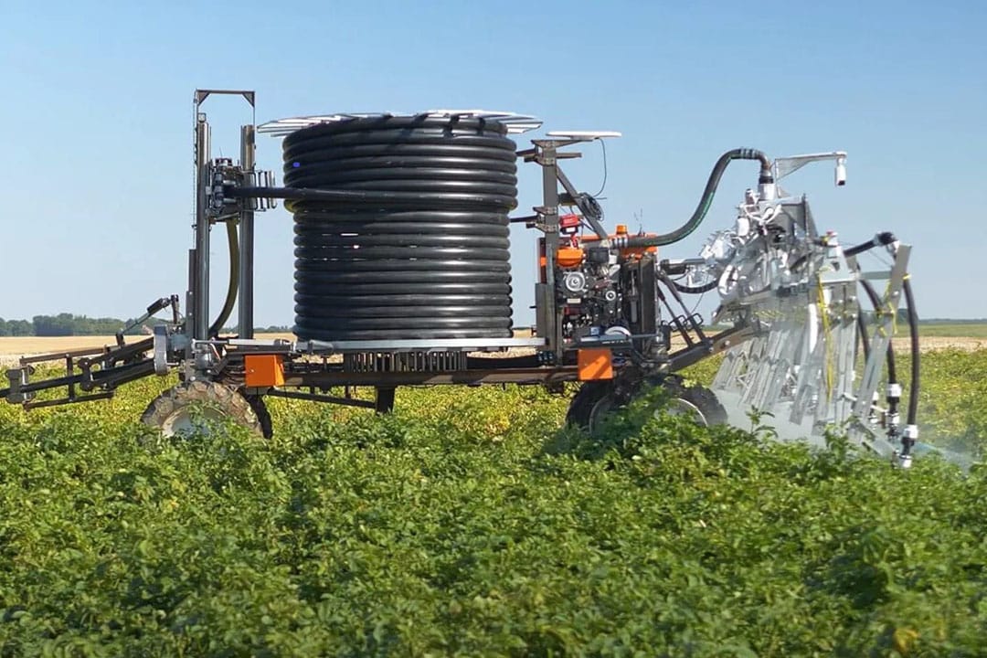 Oscar irrigation robot irrigating a potato field in the north of France during the 2022 growing season. - Photo: Osiris Agriculture