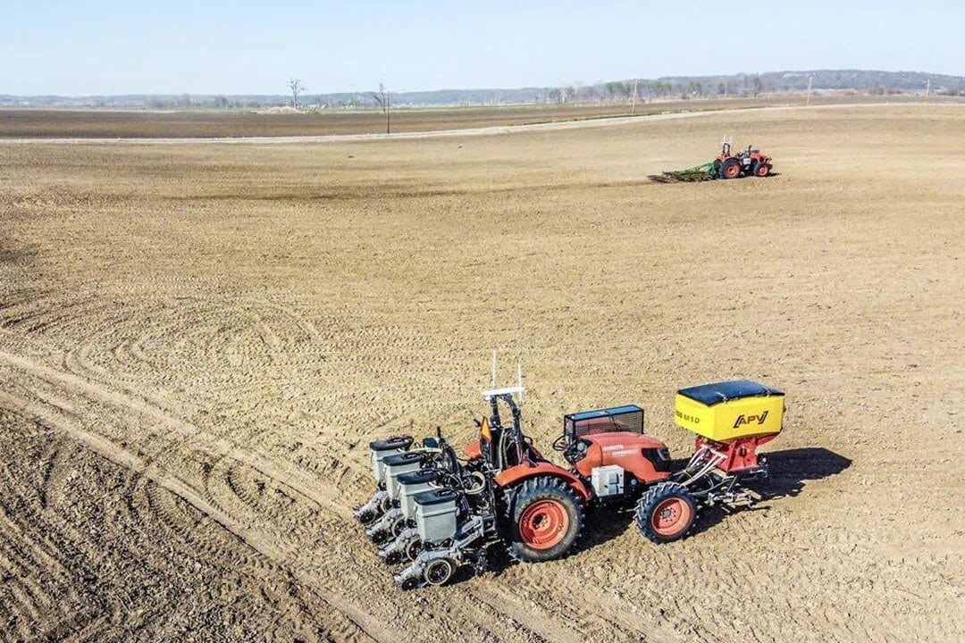 Sabanto Ag is a contracting business ‘new style’ offering farming-as-a-service to farmers who are interested in autonomous technology but for some reason don’t want to invest in it yet. - Photo: Trimble Ventures