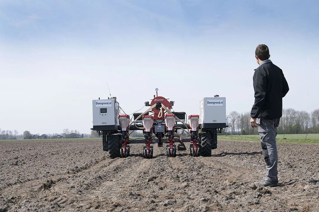 Dutch start-up Doorgrond started off as a contractor offering autonomous operations. They now distribute the technology as well and advise both farmers and manufacturers on the introduction of it.- Photo: Mark Pasveer