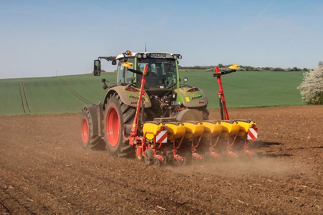 A Väderstad precision planter (Tempo model) was used in large-scale trials for the project. The photo shows the mounted high-speed planter Tempo V, which is available with 6 to 12 row units, including odd numbers. This machine can be used for multiple crops. - Photo: Väderstad