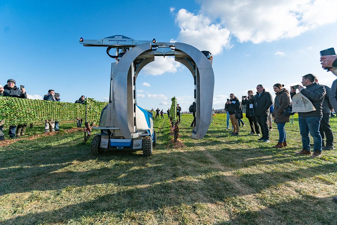 Visitors had lots of opportunities to watch the latest ag robots work in the field. - Photo: GOFAR