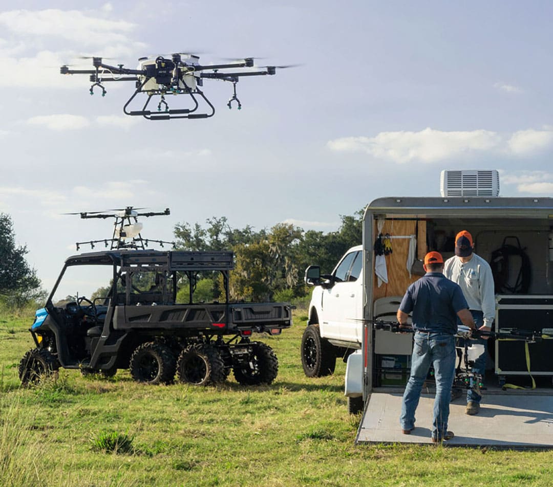 Industry, academy and researchers are working quickly to create standards for the construction and use of spray drones. - Photo: Hylio