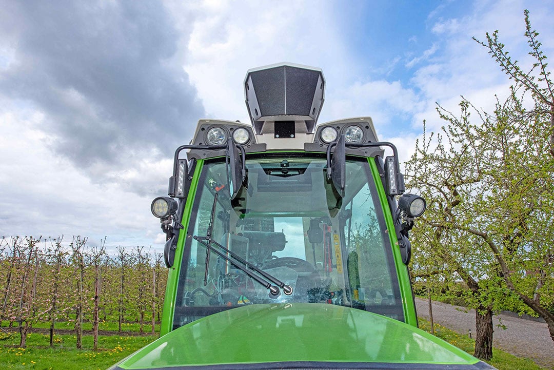 Mounted on the grower’s tractor, TreeScout contains a high-definition 3D computer vision system.