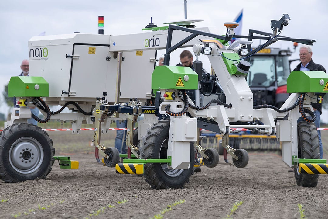 The robot can turn very short thanks to its four-wheel steering and drive system.