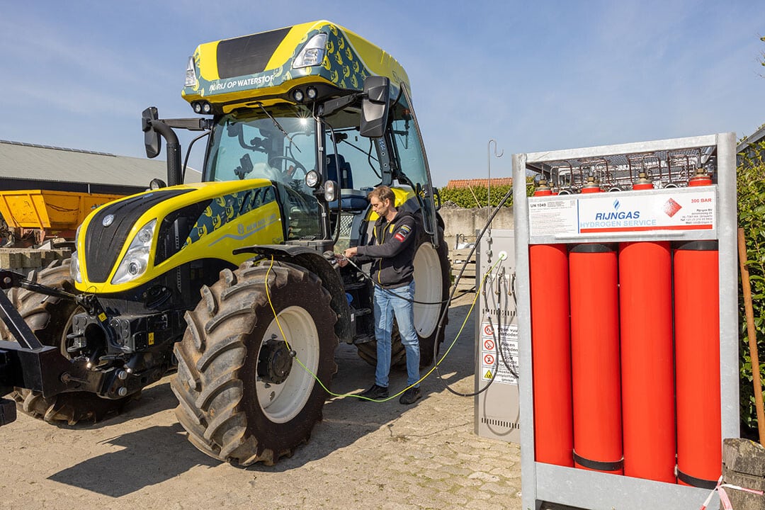 There are still very few filling stations for hydrogen. Kloosterman has a filling station at its own company. - Photo: Peter Roek