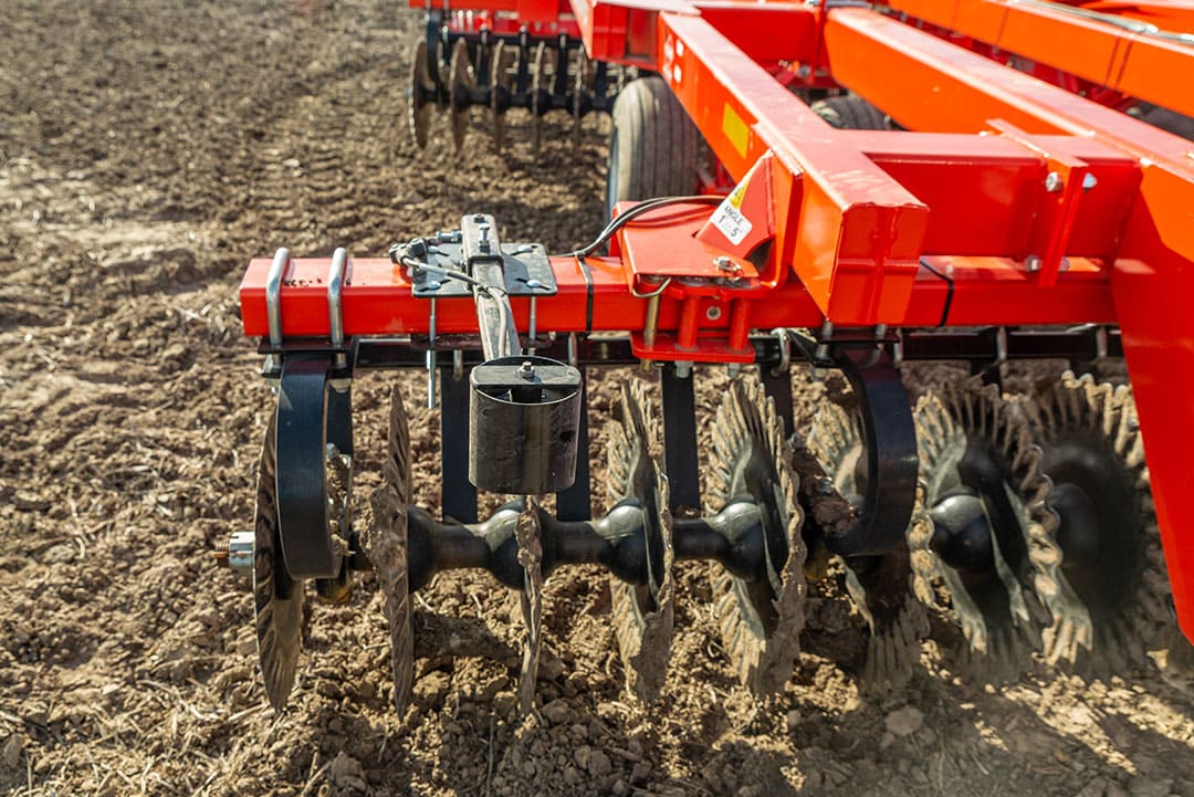 Since 2018, Topcon also fits its well-known Norac ultrasonic boom height sensors to cultivators and disc harrows to maintain a constant working depth irrespective of uneven surfaces and bumpy fields. - Photo: Topcon