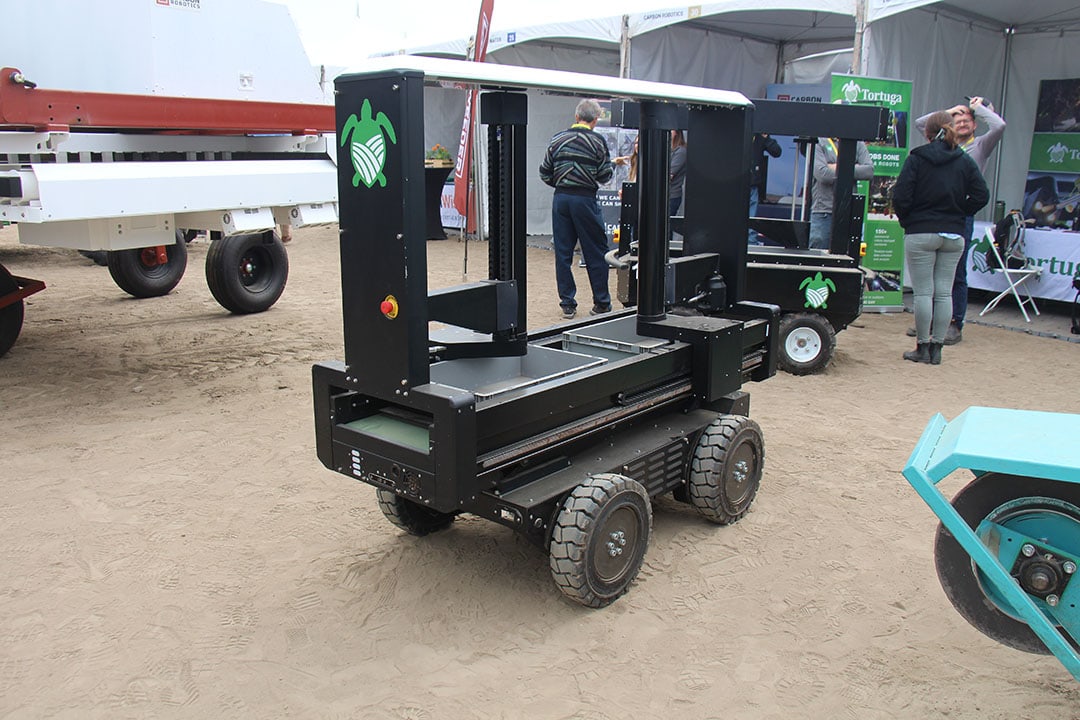 Tortuga showed the latest model of its field robot for strawberry and table grape harvesting as well as UV-C treatment.