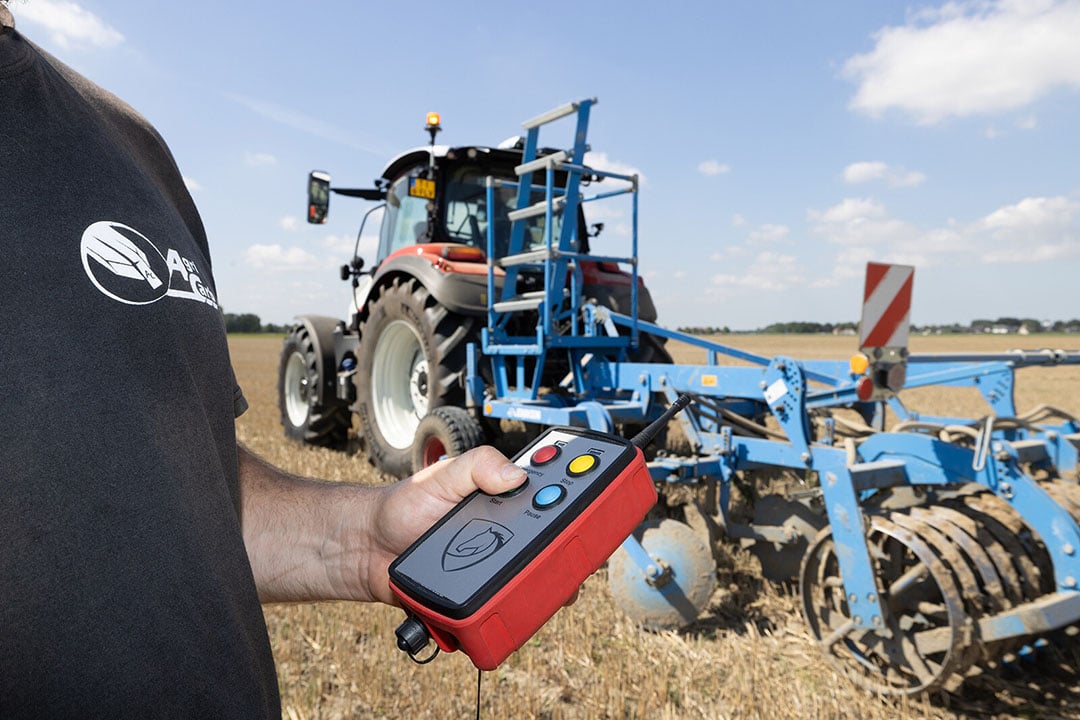 To operate the tractor, either a green button must be continuously pressed or someone needs to be seated in the driver's seat. This safety measure has been implemented for the purpose of this practical test.