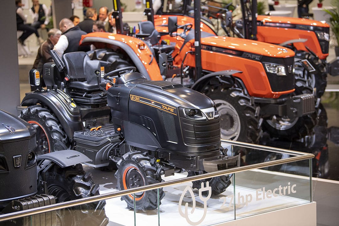 This is Tafe's electric tractor. The machine has a battery pack and an electric motor that delivers 27 hp. With one battery charge, it can perform 4 hours of heavy work (mowing) or 10 to 12 hours of light tasks.