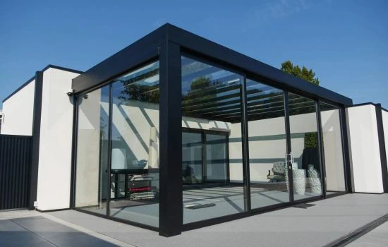 Cube-met-glazen-schuifwanden - Global Veranda