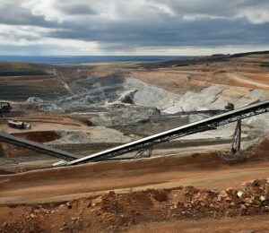 Health and Safety in Surface Mining: Protecting Miners with Advanced Equipment